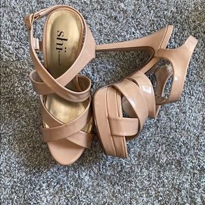 Strappy heels size 5.5 nude